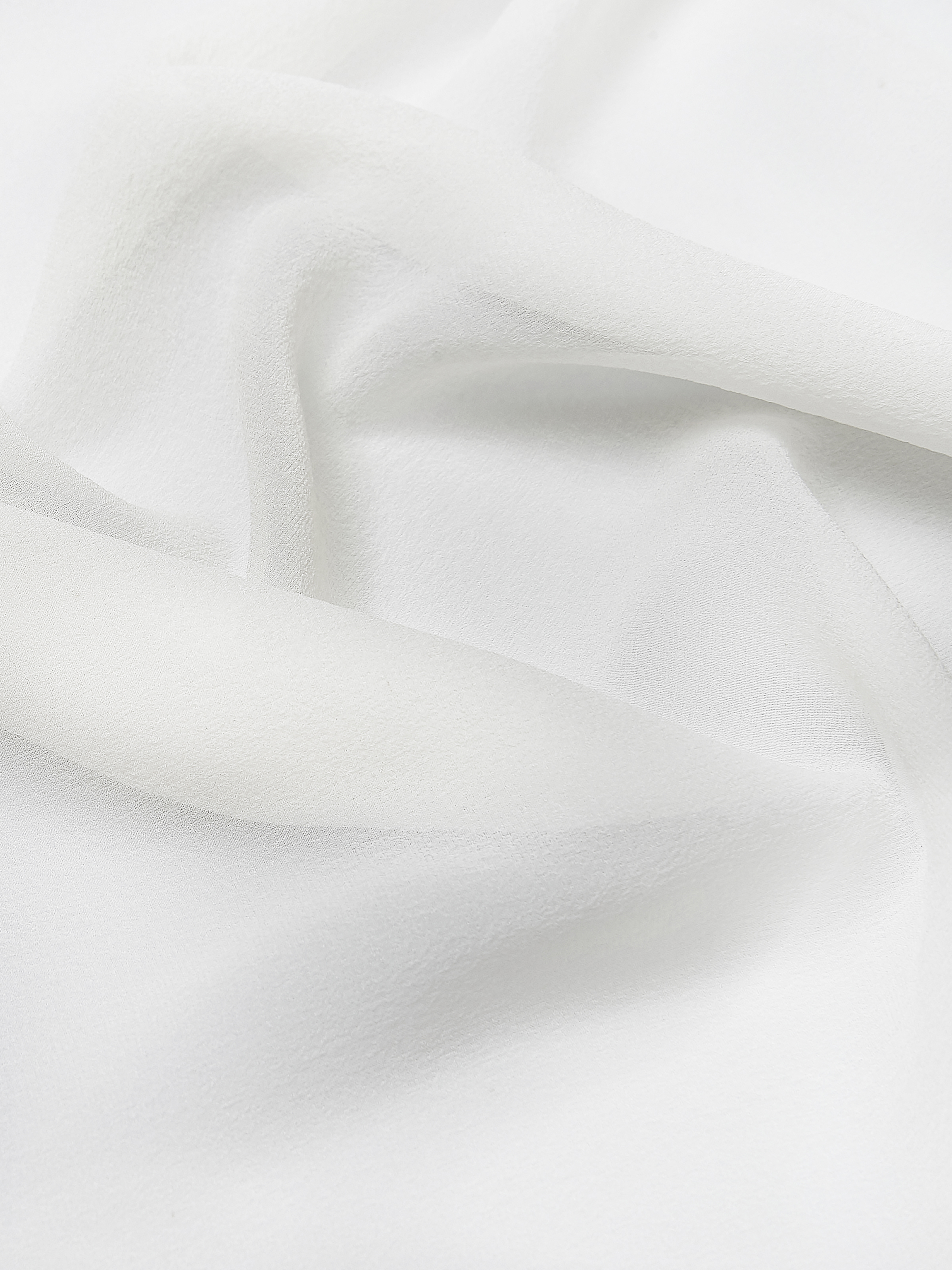 картинка Платок белый 43*43 см магазина шелковой одежды и аксессуаров