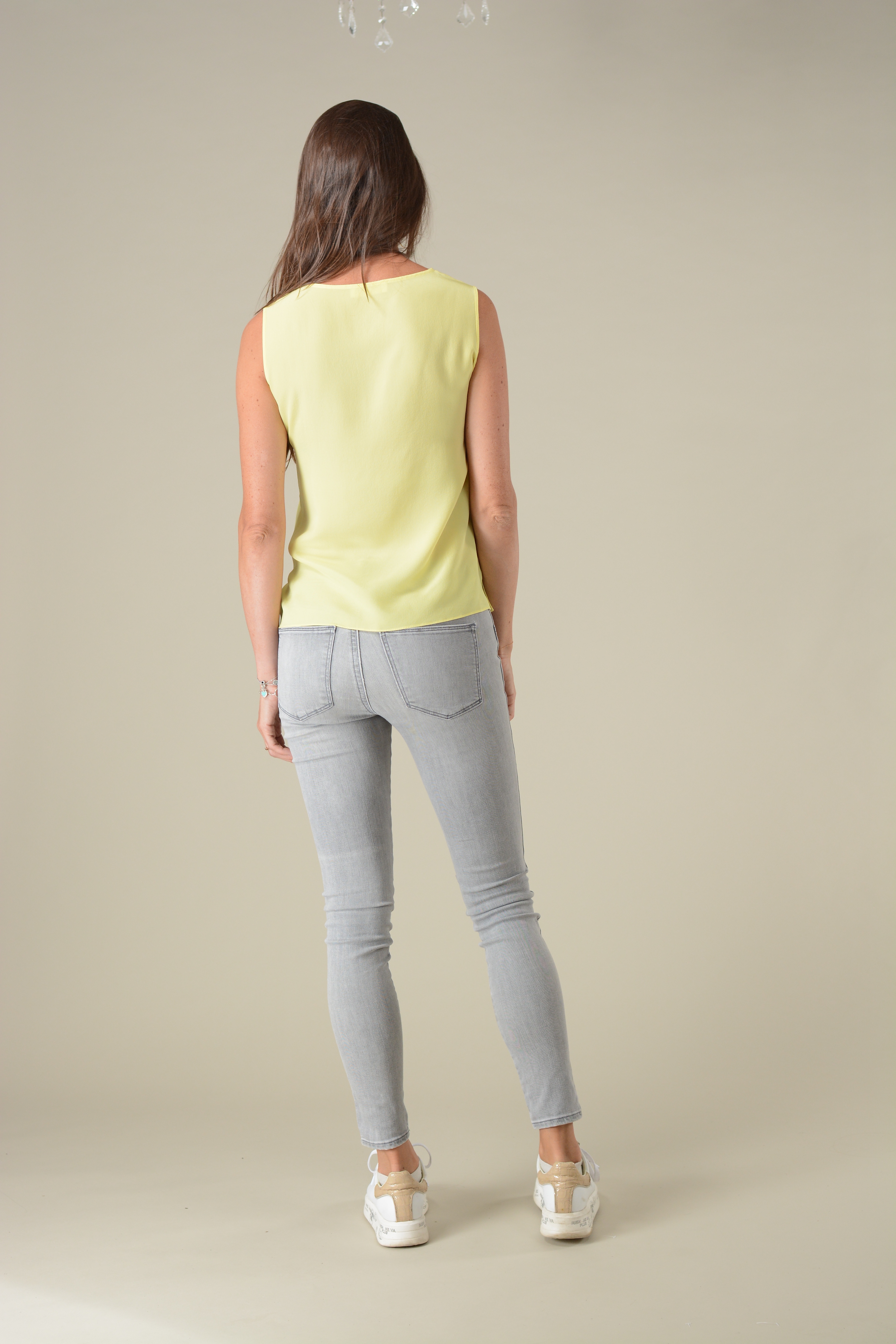 картинка Блузка Топ Весна V-образный вырез, лимонная вербена магазина шелковой одежды и аксессуаров